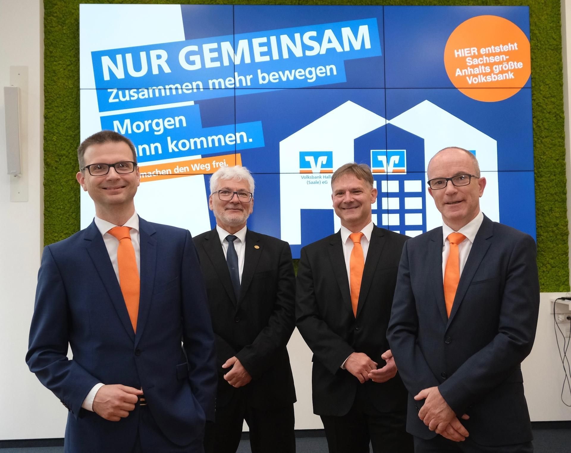 Der Vorstand der Volksbank Halle (von links): Sascha Gläßer, Detlef Kommischke (scheidet Ende des Jahres aus), Jan Röder und Thomas Kaul.