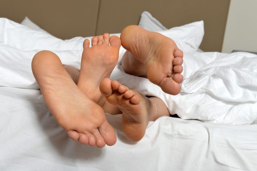 Liebesspiel mit Hindernissen: Eine Potenzstörung kann dazu führen, dass sich beim Mann Versagensängste einstellen.
