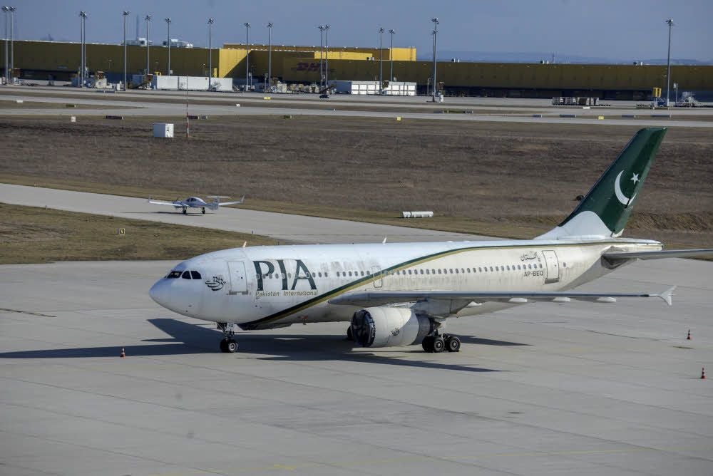 Der PIA-Airbus wurde ausrangiert und steht nun seit Anfang Dezember 2016 auf einem Vorfeld des Flughafens Leipzig/Halle.