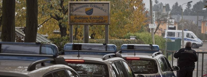 Die Polizei sucht in einer Kleingartenanlage in Luckenwalde nach der Leiche von Elias.
