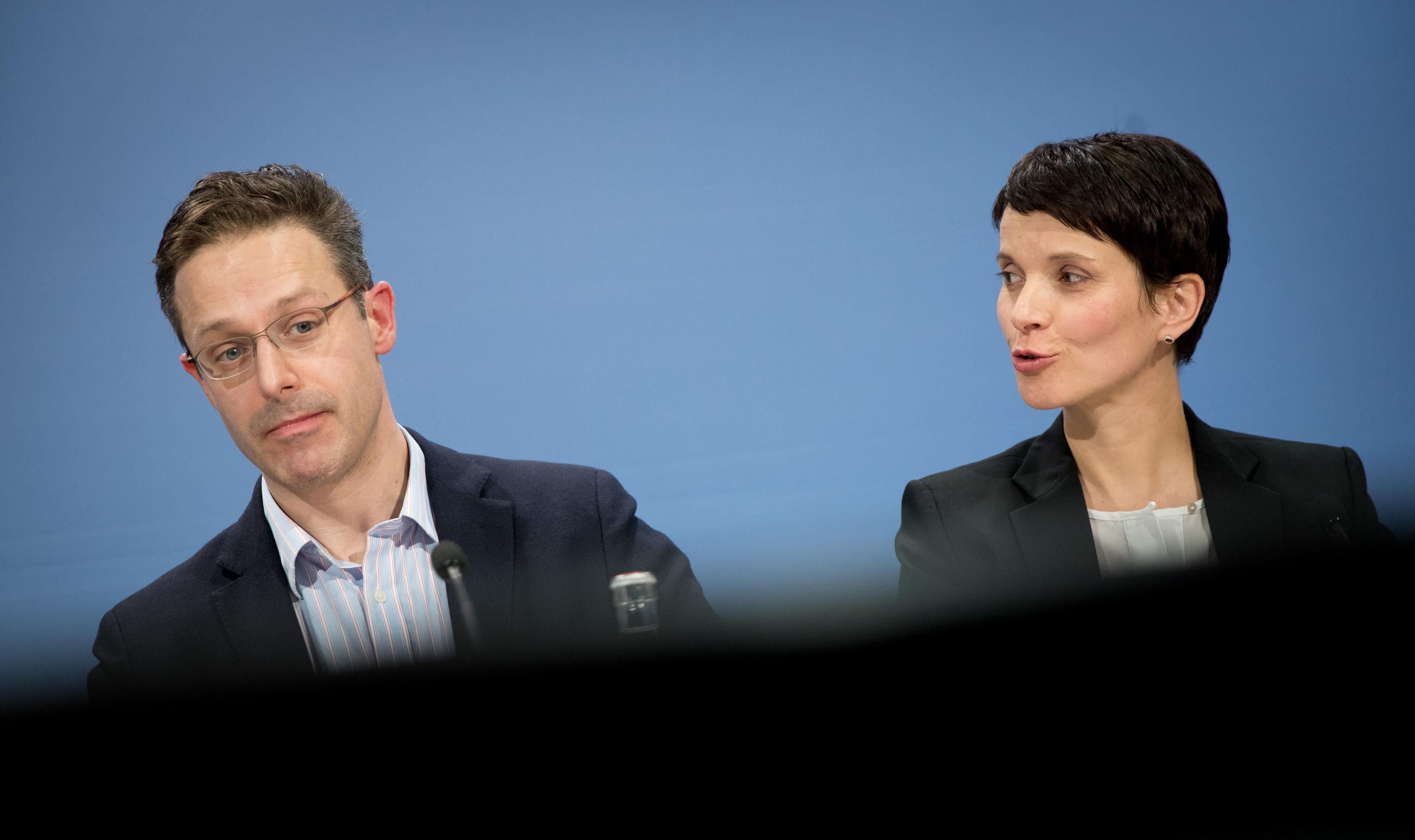 Die AfD-Bundesvorsitzende Frauke Petry und der der Vorsitzende der AfD von Nordrhein-Westfalen, Marcus Pretzell sind seit Donnerstag verheiratet.