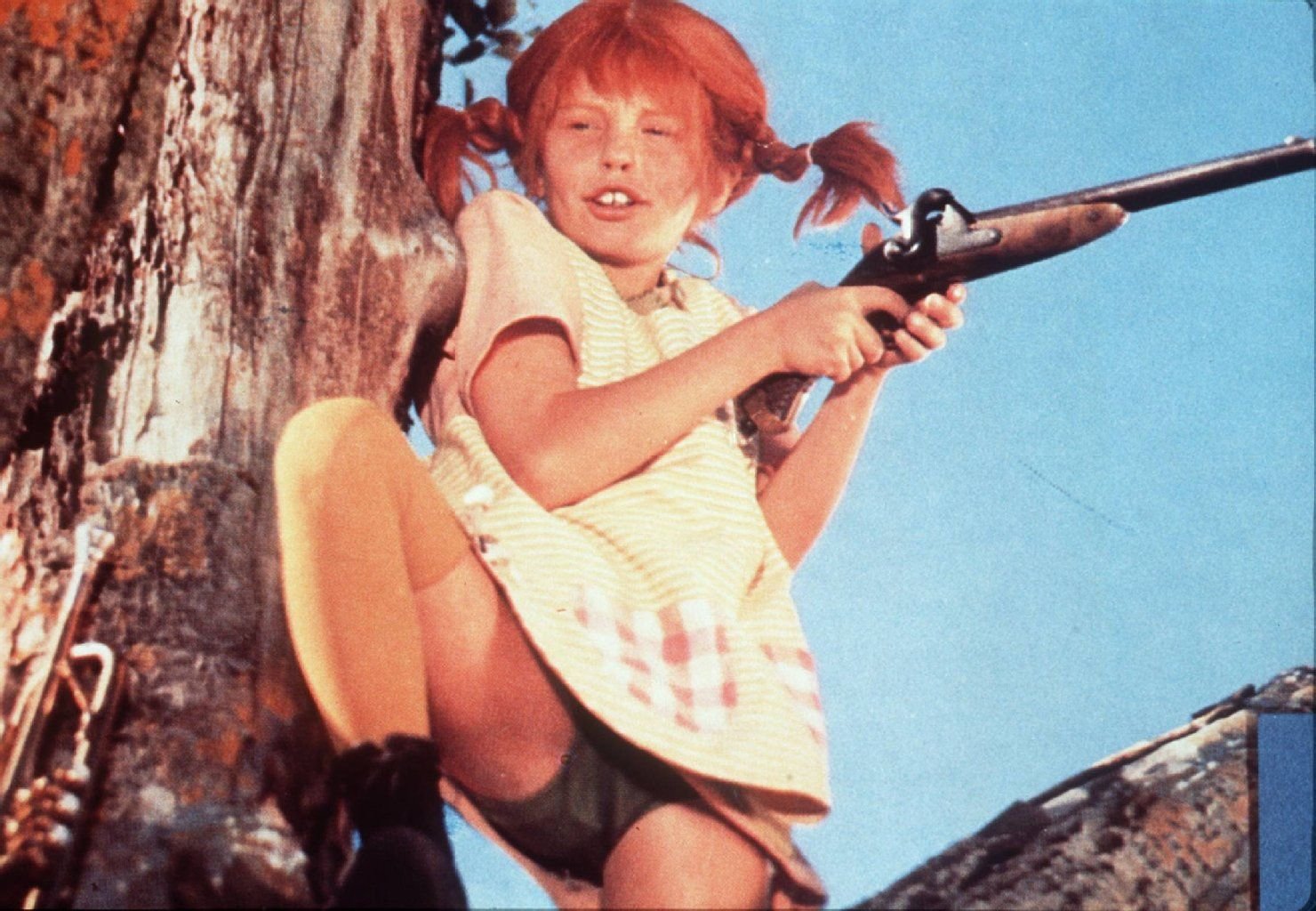 Es gibt dutzende Pippi-Verfilmungen, aber die mit Inger Nilsson ist am berühmtesten. Eigentlich seltsam, dass es keine Zensur-Forderungen wegen Waffengewalt oder zu gewagten Outfits gab.