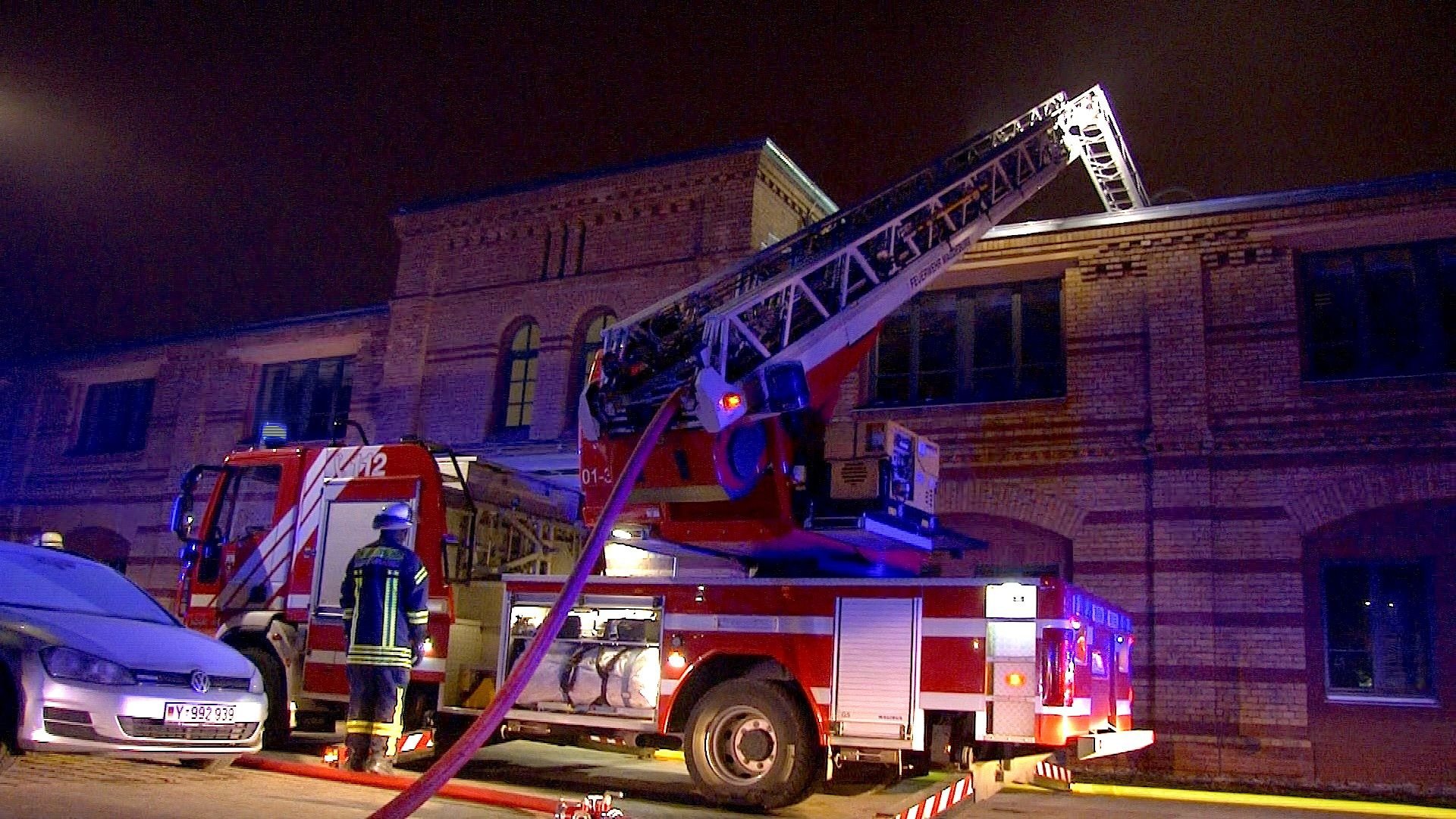 Am frühen Morgen sind am Landeskommando der Bundeswehr in Magdeburg mehrere Feuer ausgebrochen.