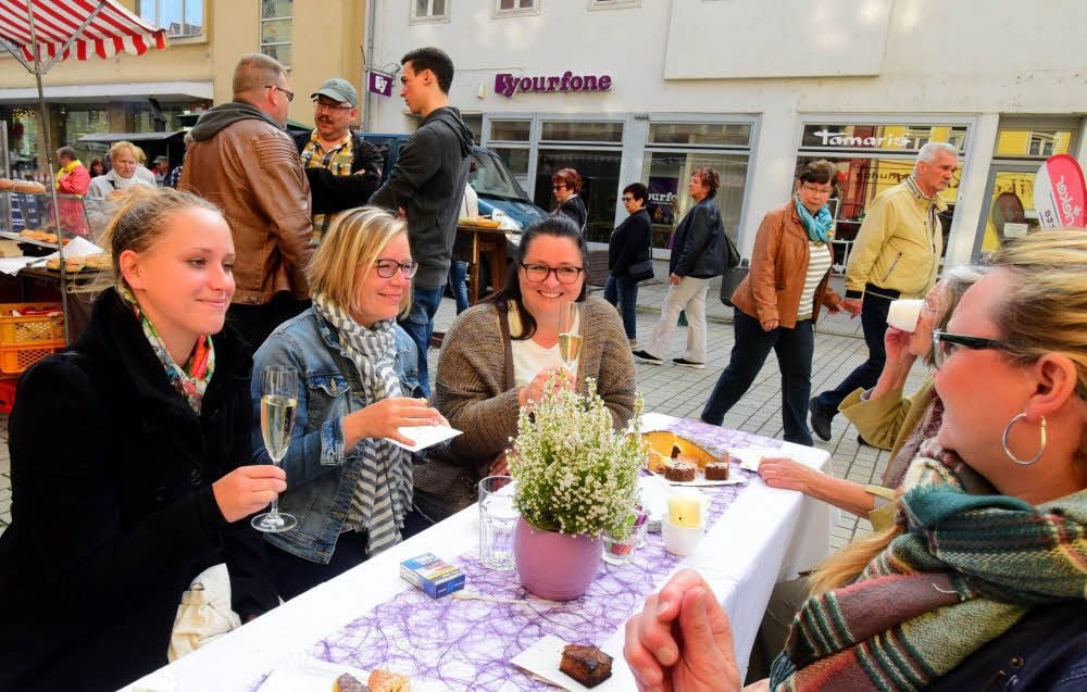 Ein gemeinsames Frühstück in der Weißenfelser Innenstadt. Mit organisiert wurde es vom Weißenfelser Biwaq-Team.