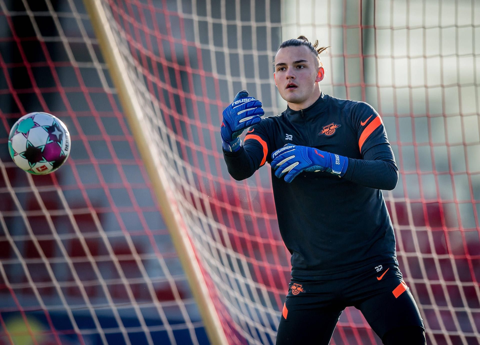 Torwart Tim Schreiber, hier noch im Training bei RB Leipzig, ist neu beim Halleschen FC.