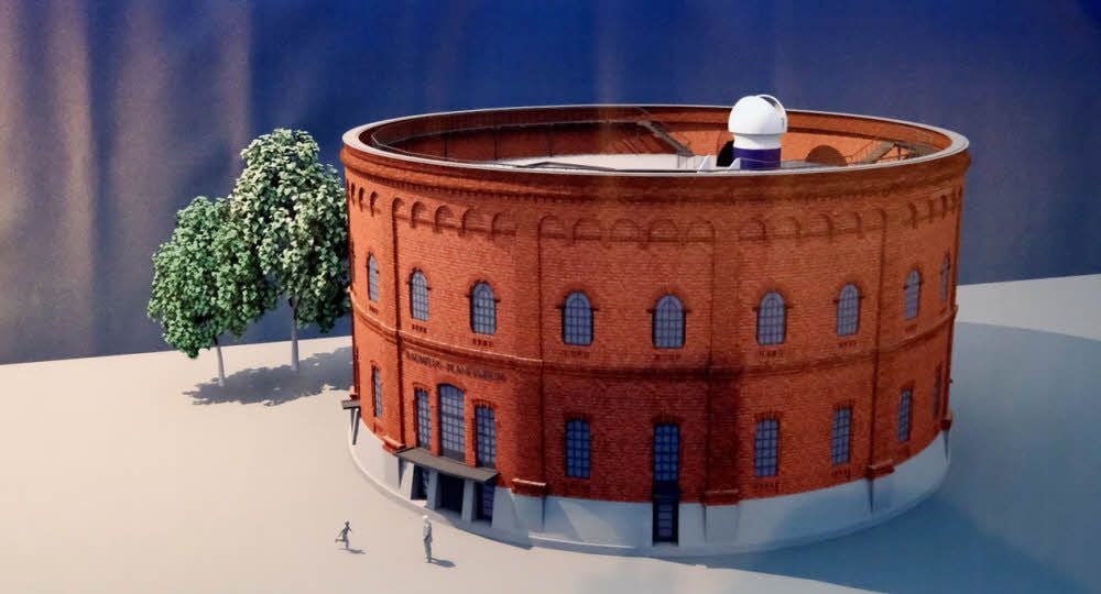 In den Gasometer wird eine Stahlkonstruktion eingezogen, die alle Einbauten tragen soll. Sichtbar ist die Kuppel des Observatoriums.