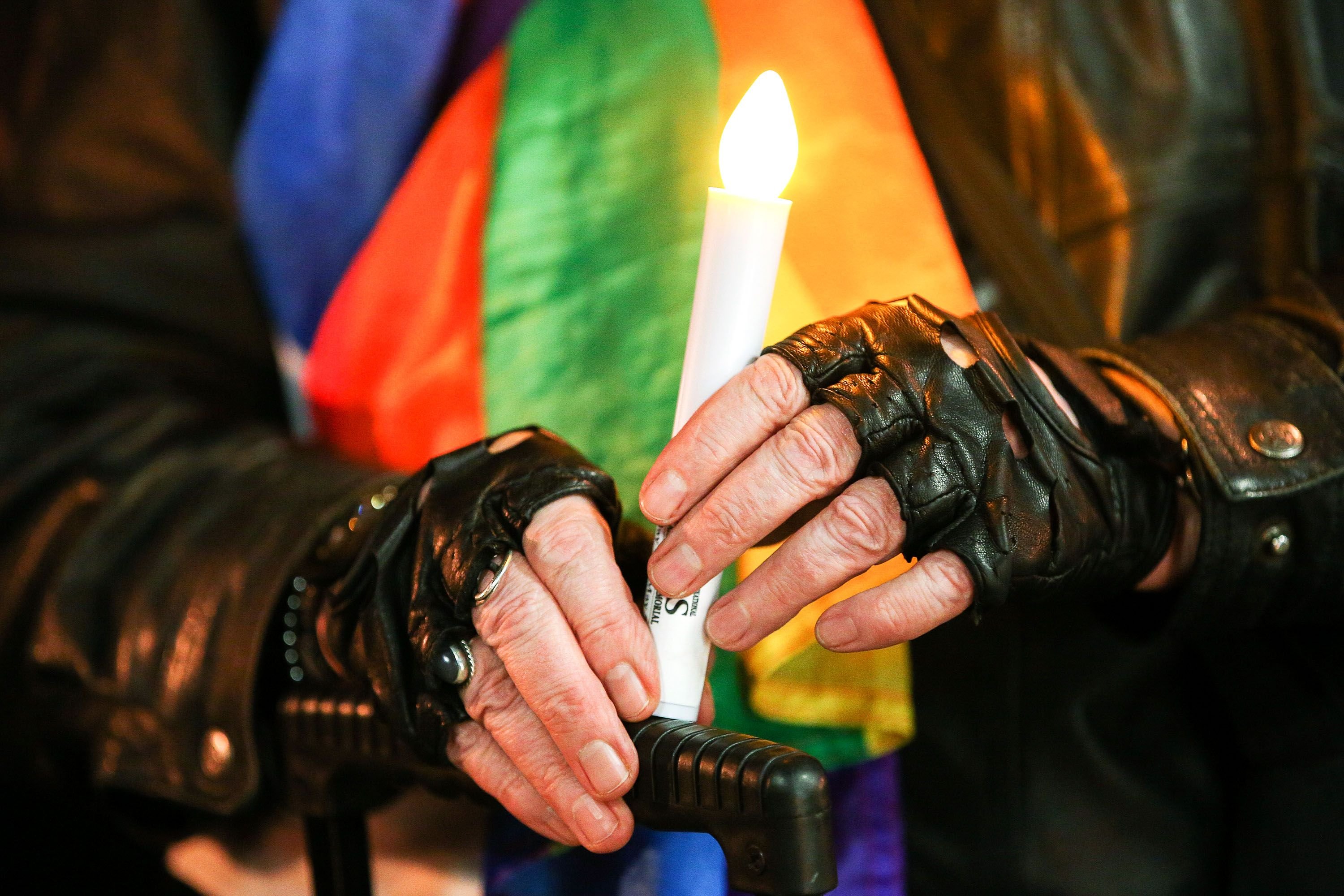 Trauer in Neuseeland: Auch in Wellington gedenken zahlreiche Menschen den Opfern des Angriffs auf den Schwulenclub in Orlando.