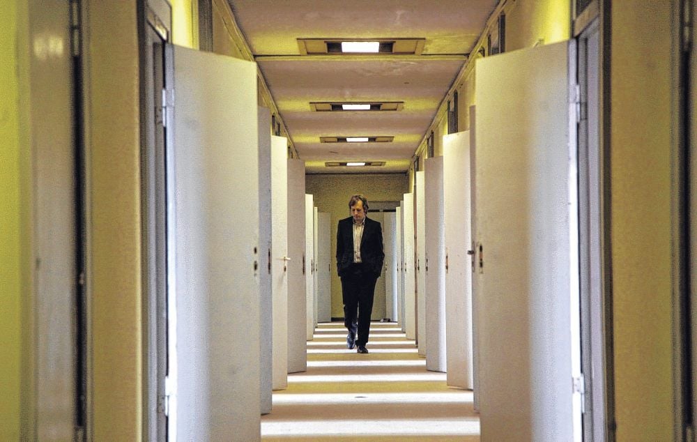 Ein Flur in der früheren MfS-Untersuchungshaftanstalt in Berlin-Hohenschönhausen mit den Verhörräumen, in denen auch Bocho vernommen wurde.