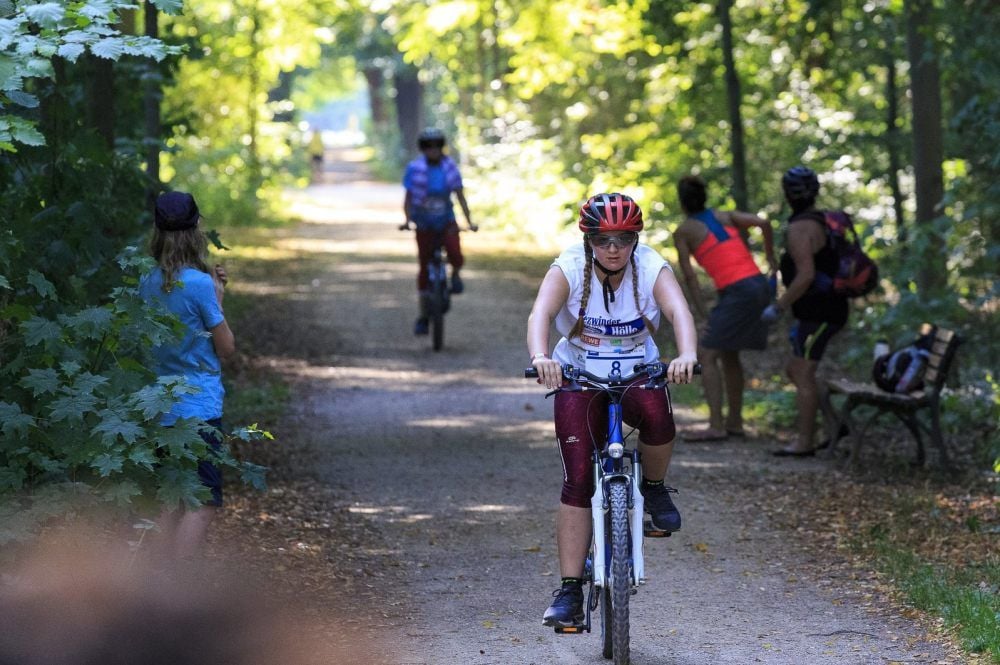 Gut fünf Kilometer sind die Teilnehmen beim Special-Olympics-Triathlon mit den Rädern gefahren.