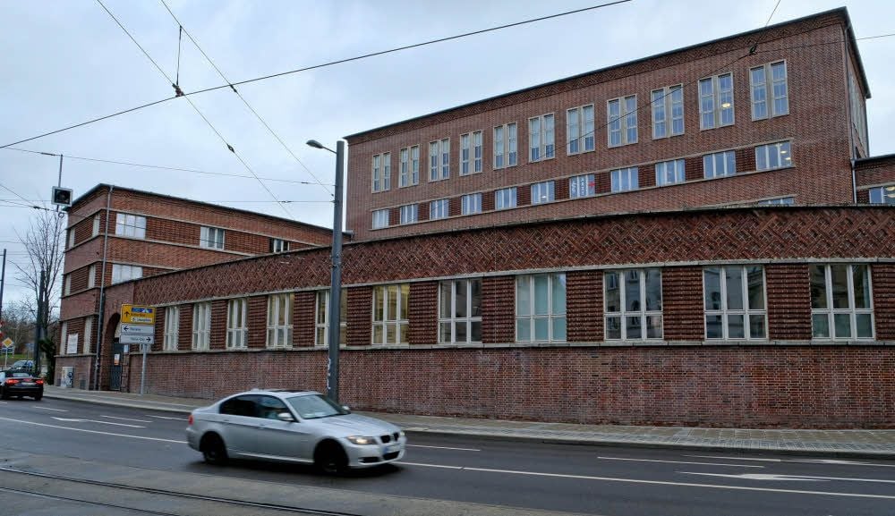 Einst Arbeitsamt, jetzt Seniorenresidenz am Steintor