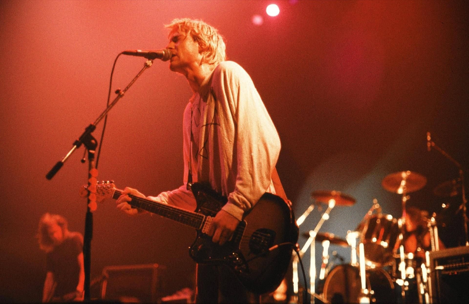 Sänger Kurt Cobain (Nirvana) während eines Konzerts in Paris