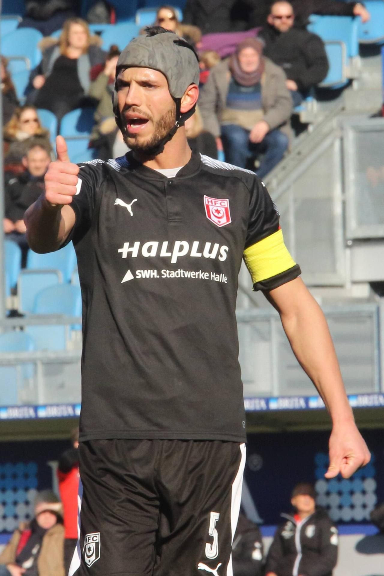 Klaus Gjasula ist Kapitän beim Halleschen FC, im Sommer werden sich die Wege von Spieler und Klub aber trennen.