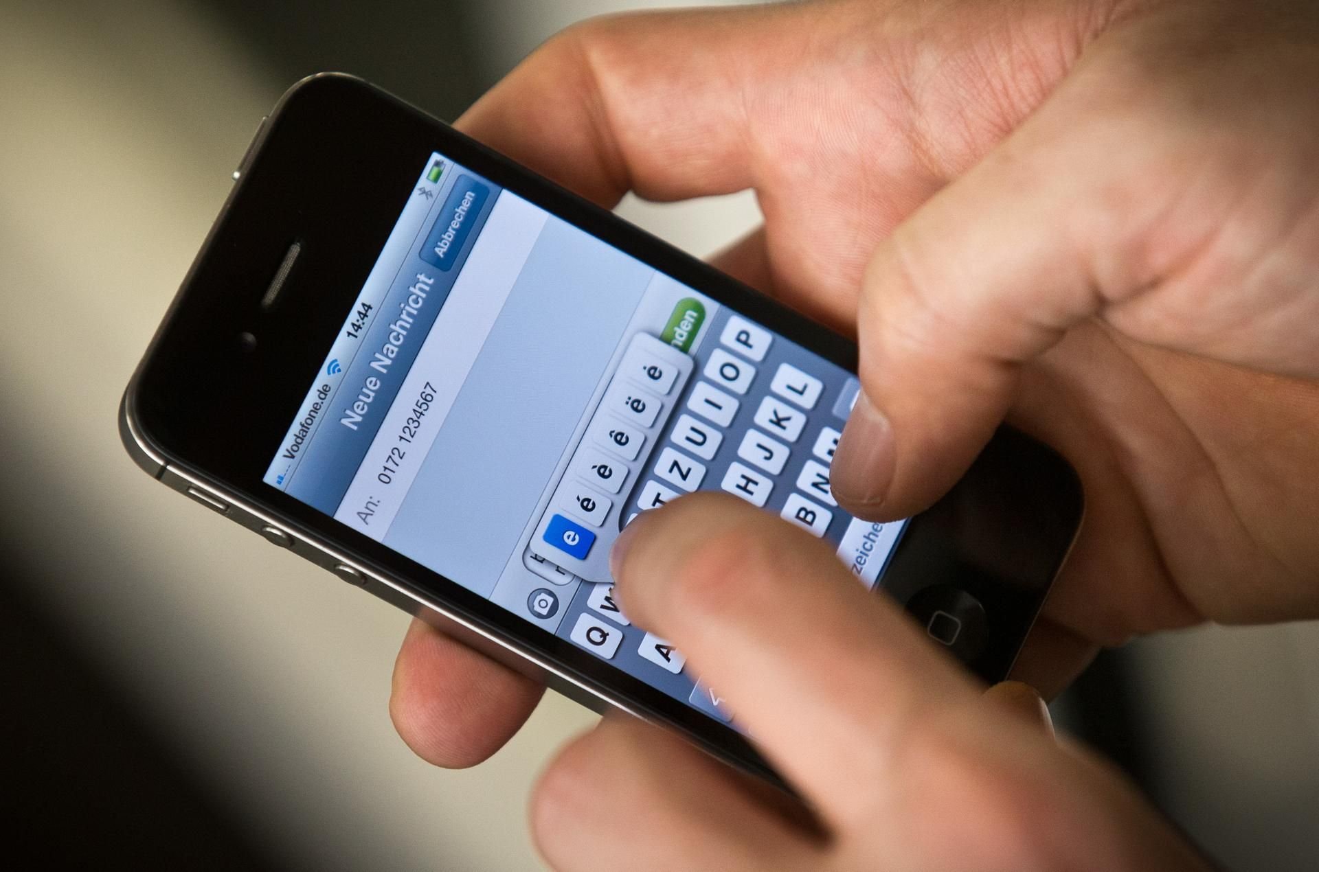 Mit dem Trojaner kann das BKA Mitteilungen von verdächtigen Personen über Messenger-Dienste wie WhatsApp, Telegram oder Signal mitlesen.