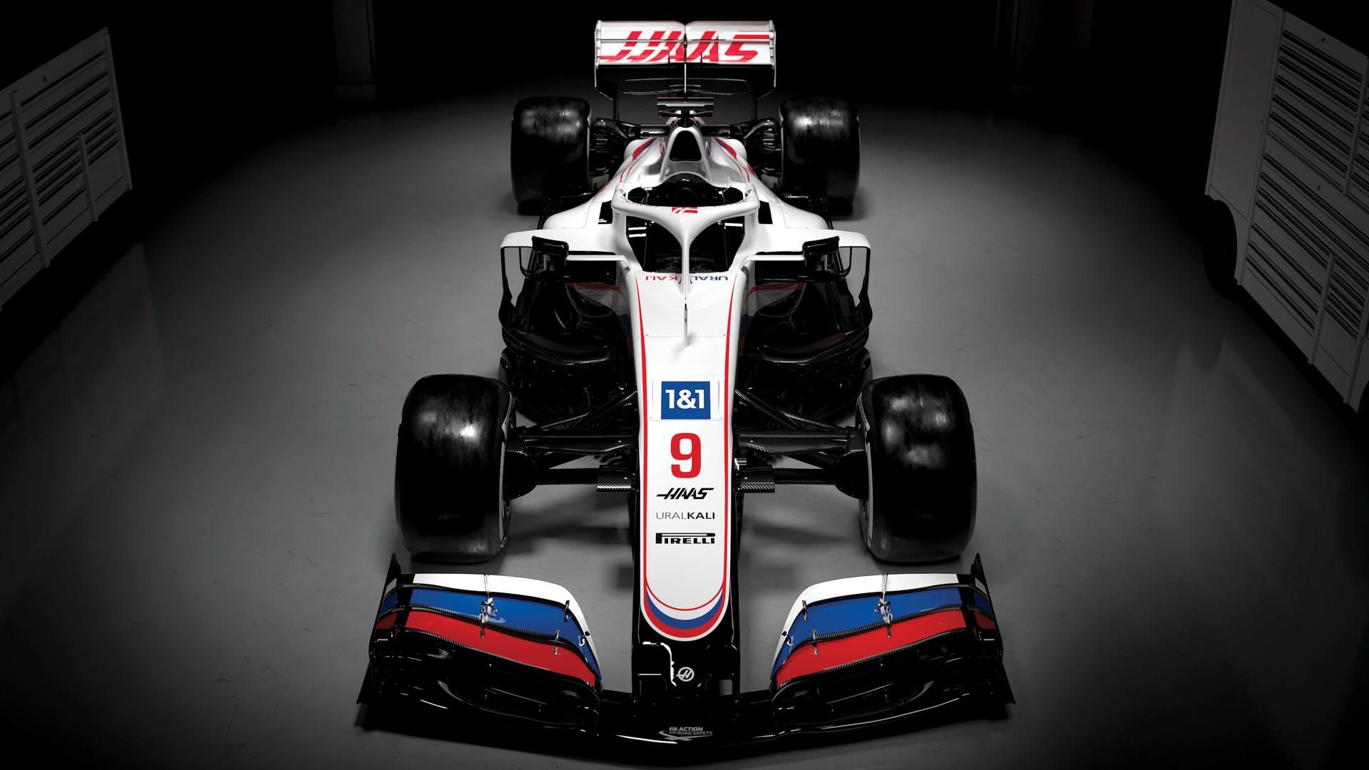 Der Haas-Rennstall will mit einer Lackierung in den russischen Landesfarben in der Formel-1 an den Start gehen.