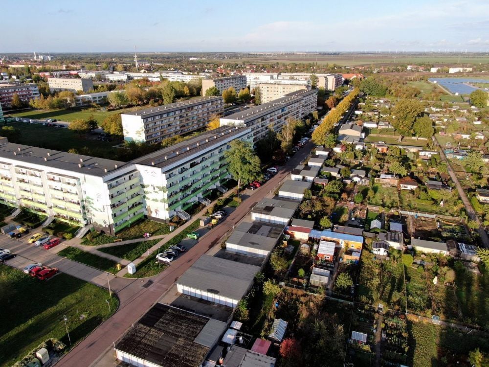 Der Garagenkomplex an der Stauffenbergstraße in Bernburg, zwischen Plattenbauten und Kleingartenanlage „Bergstädter“ gelegen, ist offenbar rechtswidrig unter Verkehrswert verkauft worden.