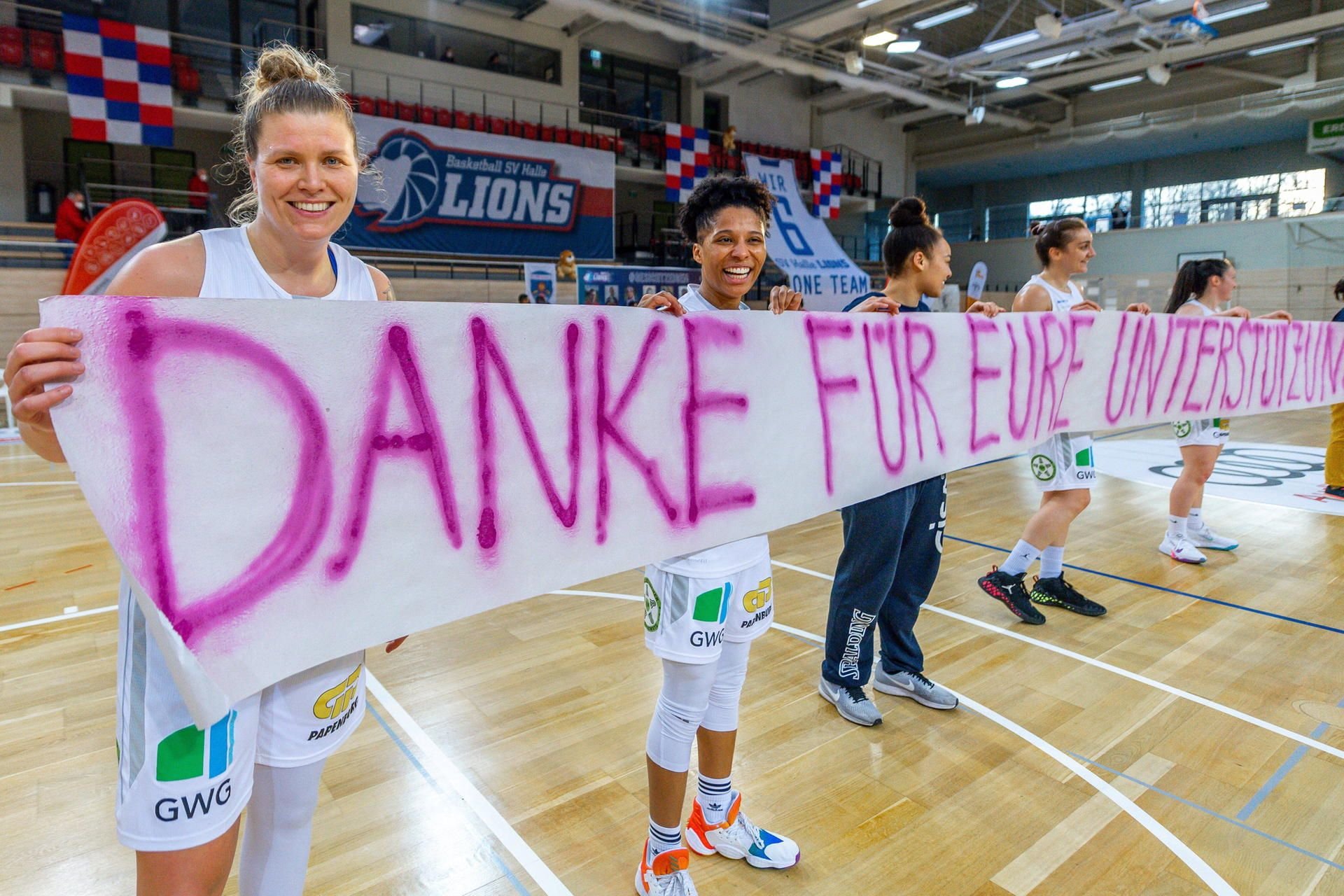 Die Gisa Lions bedanken sich bei den abwesenden Fans für die Unterstützung - aber die Saison ist womöglich noch nicht beendet.