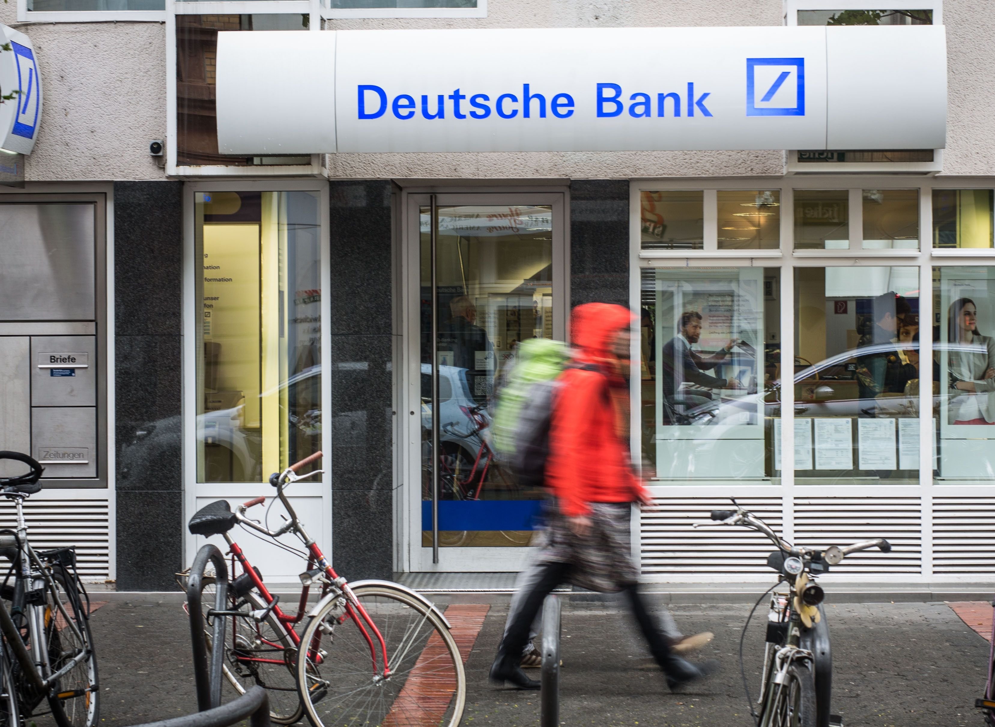 Eine Störung beim Online-Banking der Deutschen Bank hat am Freitag für Wirbel gesorgt. Einzahlungen und Abbuchungen seien teilweise „doppelt angezeigt oder nicht abgebildet“ worden, hieß es.