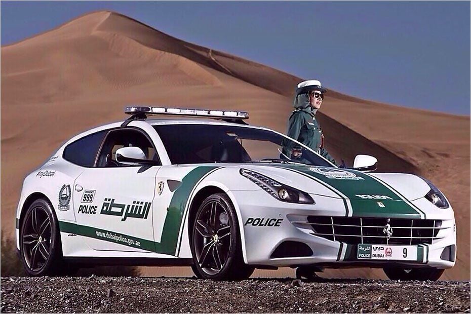 Dubai: Natürlich darf auch ein Ferrari FF nicht in der Dienstflotte fehlen.