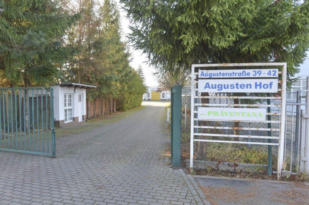 Auf diesen Gelände sollten bis Januar die Bungalows für die Unterbringung von mindestens 180 Flüchtlingen aufgebaut werden.