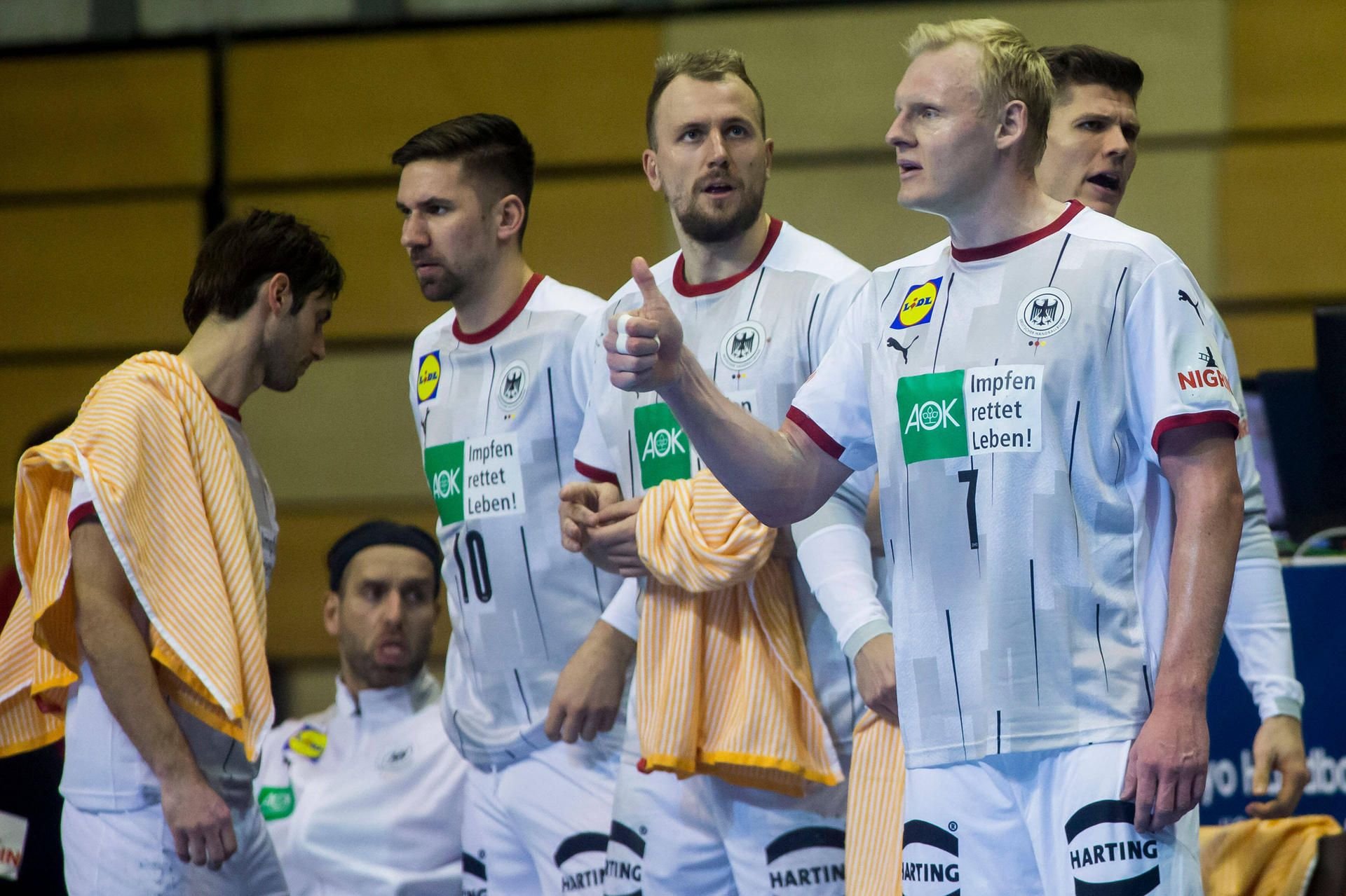 Deutschlands Handballer um Patrick Wiencek haben die Olympia-Quali weiterhin selber in der Hand.