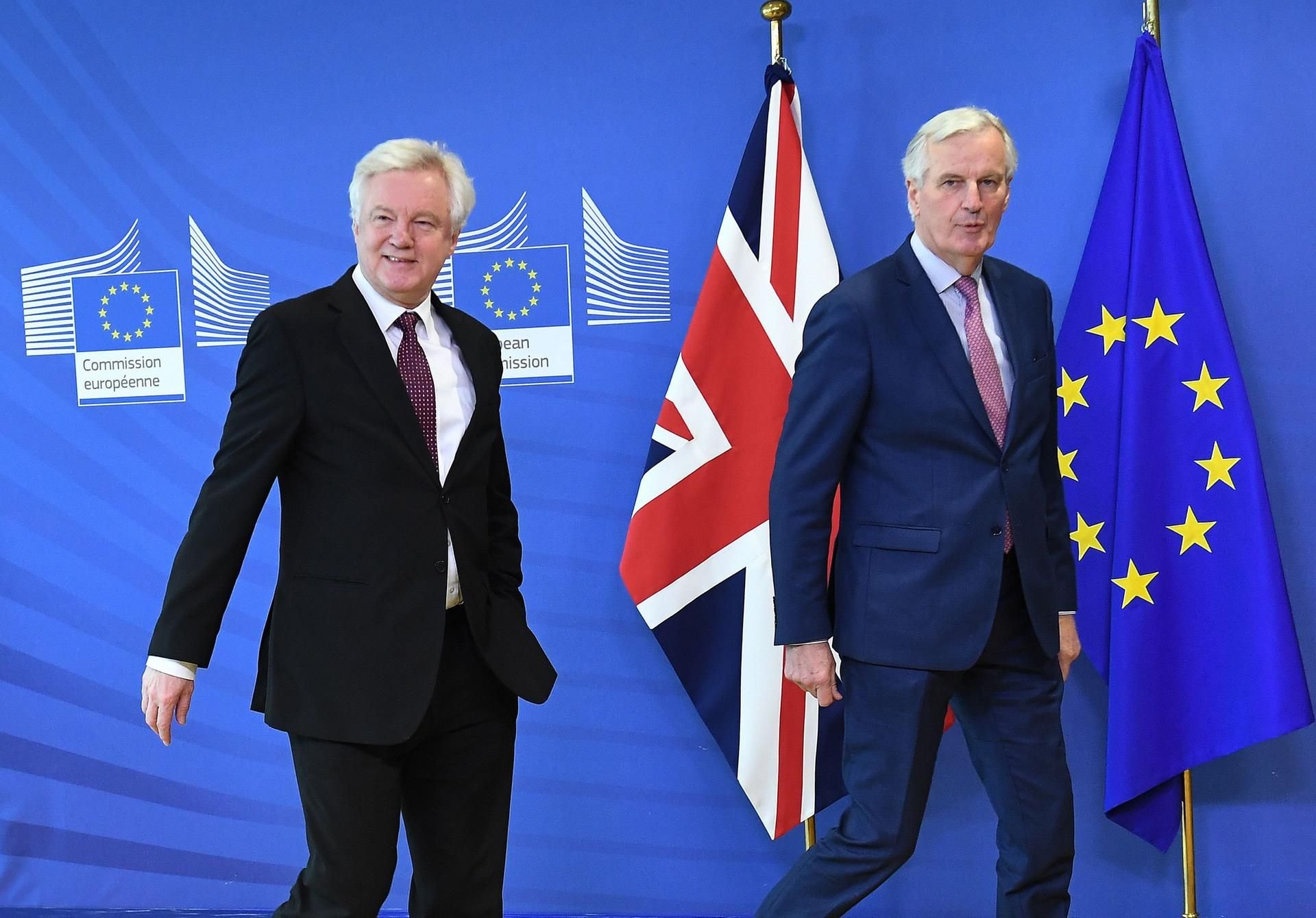 Der britische Brexit-Minister David Davis (l.) und EU-Chefunterhändler Michel Barnier.