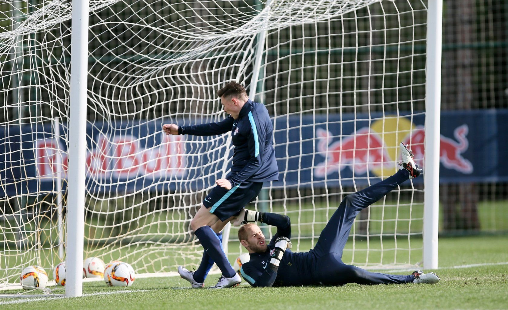 Nils Quaschner and Peter Gulacsi im Trainingsspiel.