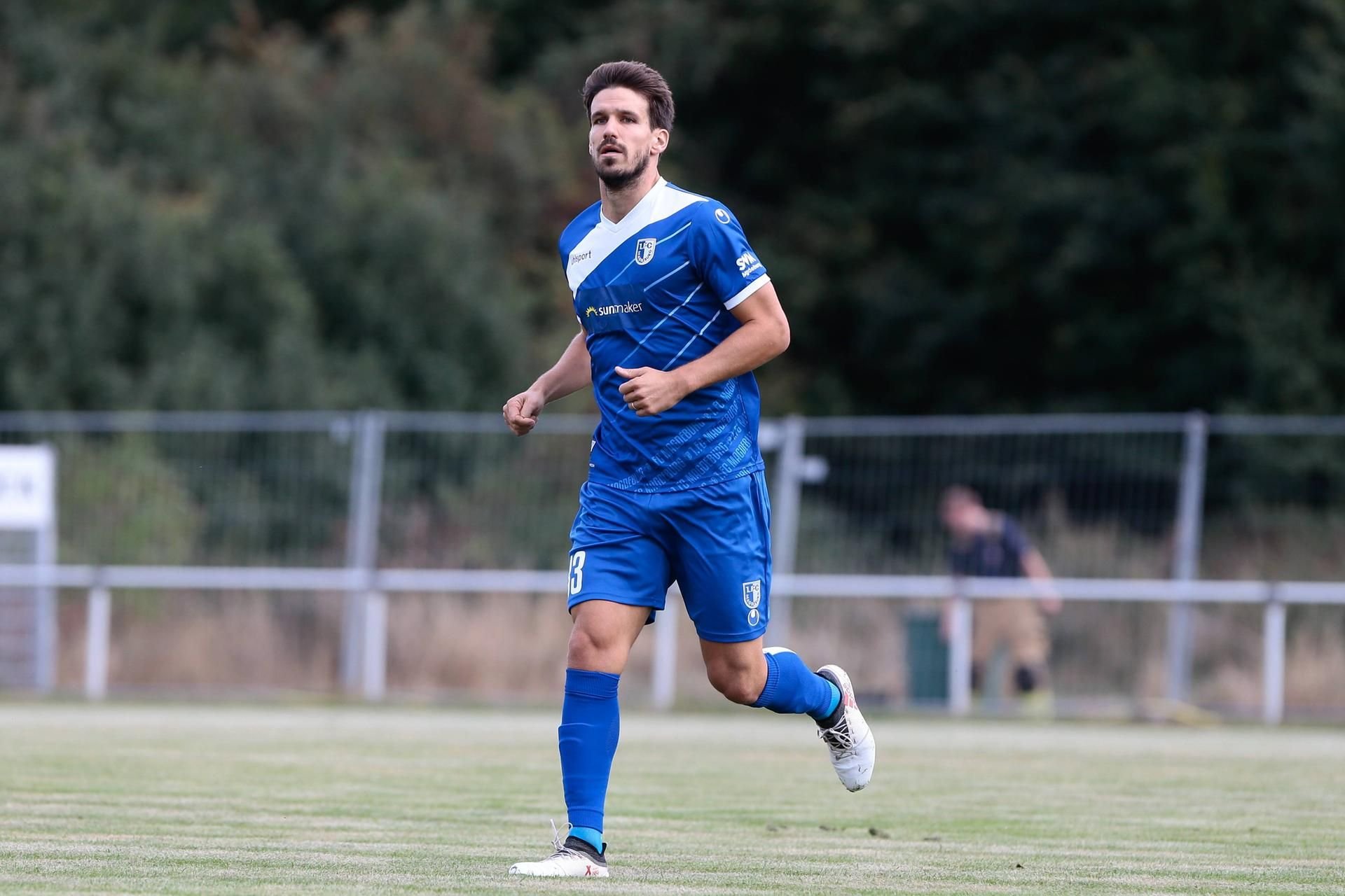 Romain Brégerie hat sich am Dienstag erstmals im Trikot des 1. FC Magdeburg präsentiert.