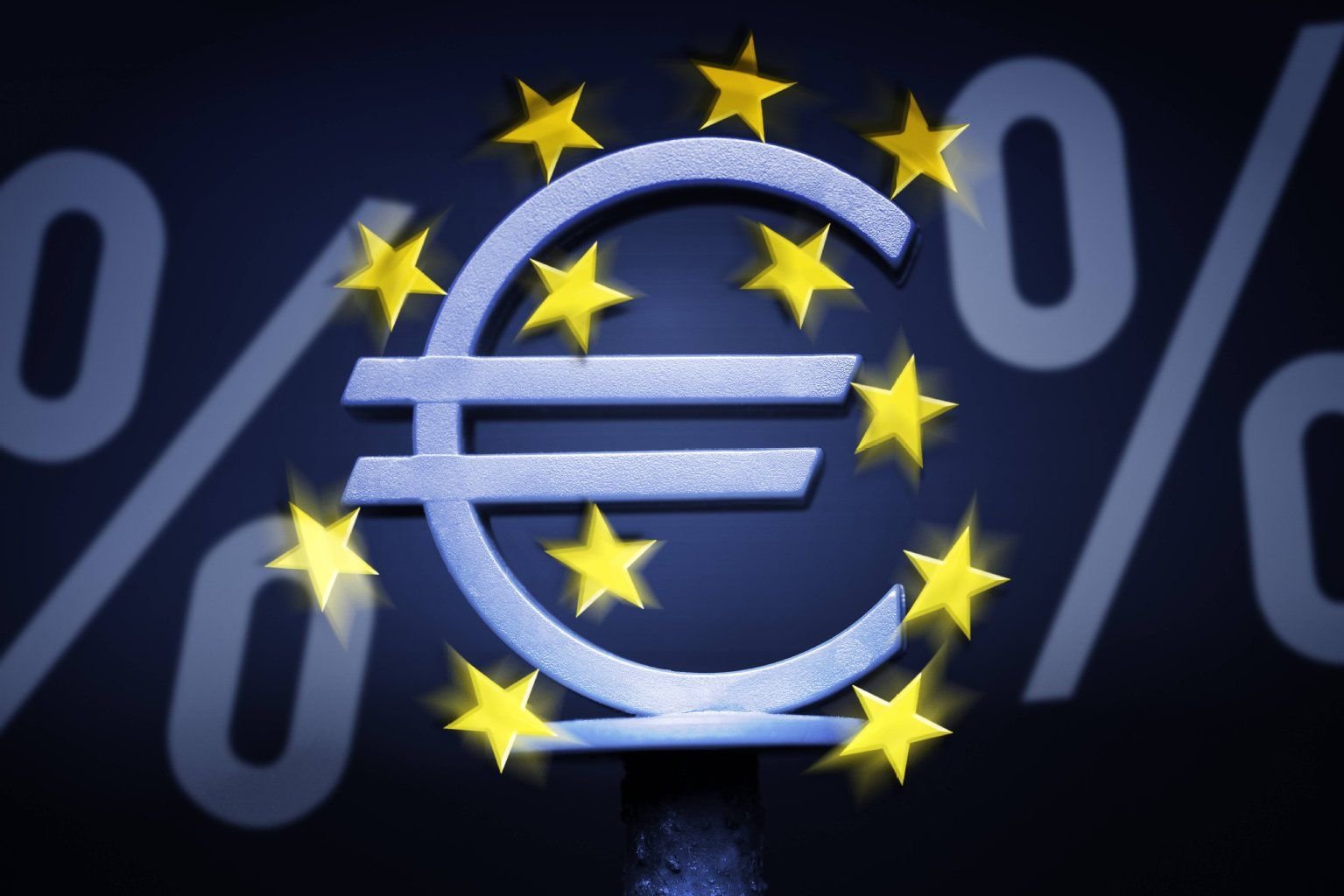 Die EZB senkt im Kampf gegen eine drohende Deflation ihren Leitzins überraschend auf das neue Rekordtief von 0,05 Prozent.