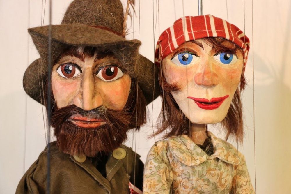 Das Puppenspiel„Rotkäppchen“ ist am Sonnabend ab 13.30 Uhr beim Salus-Weihnachtsmarkt aufgeführt.