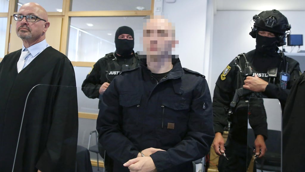 Im Magdeburger Landgericht ist am Mittwoch der zweite Prozesstag gegen den Halle-Attentäter zu Ende gegangen.