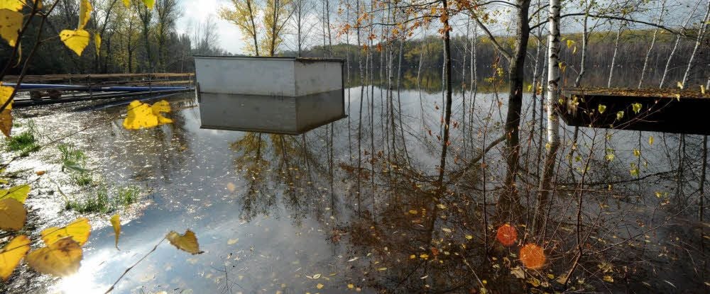 Land unter am Osendorfer See: Beim Hochwasser 2013 (unser Archivfoto) war die Pumpenanlage überschwemmt und außer Gefecht gesetzt worden, die den Pegel des Sees stabilgehalten hatte. Die Folge: Der Wasserstand stieg um satte fünf Meter.