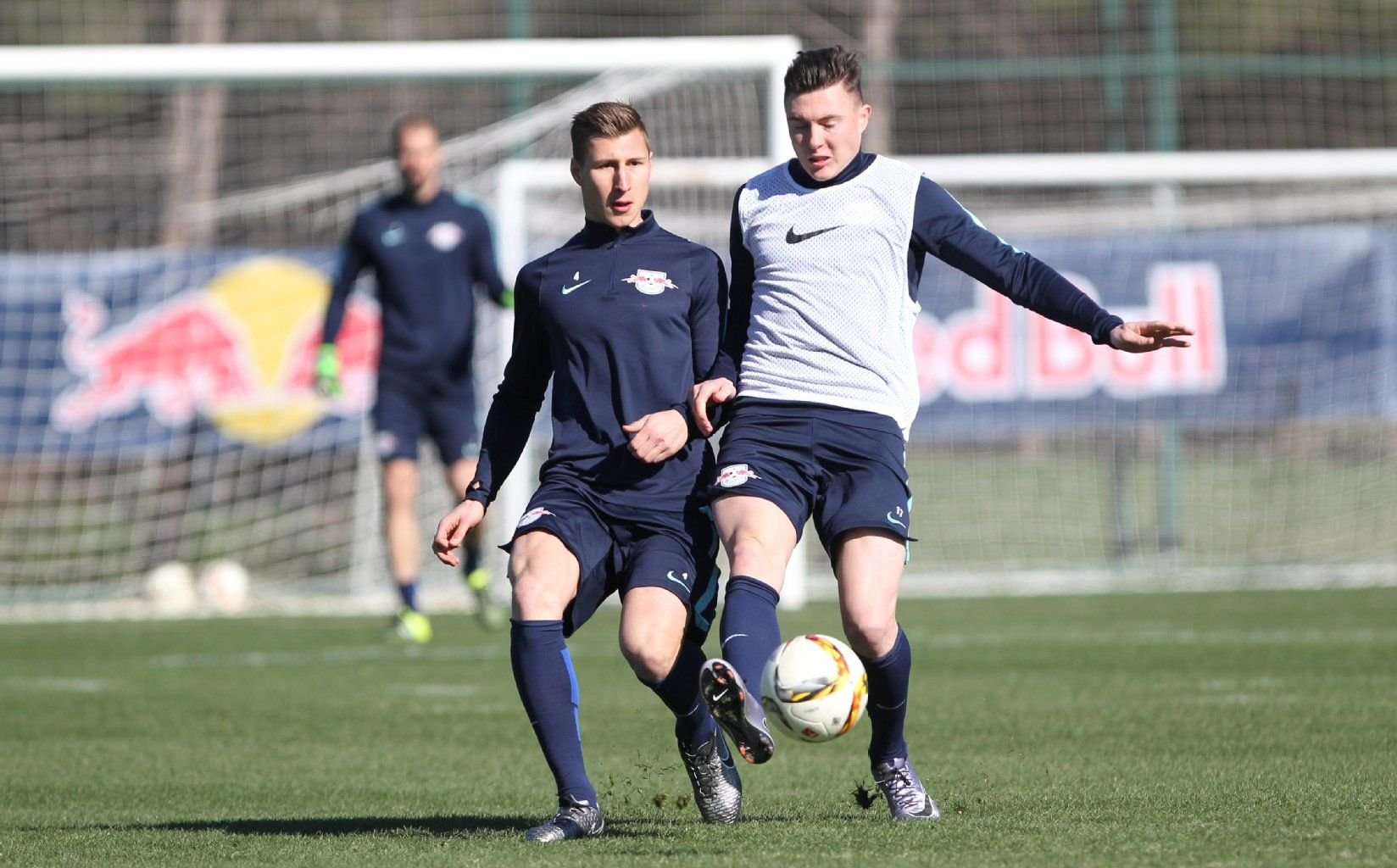 Willi Orban und Nils Quaschner in einem Trainingsspiel in Belek.
