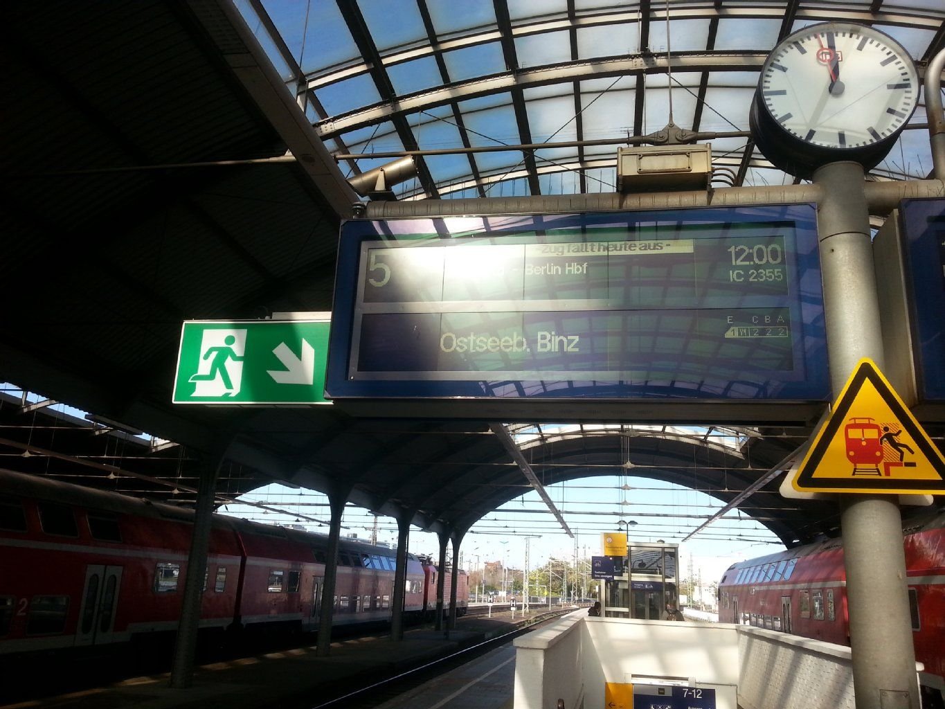 Um 12 Uhr sollte hier ein Intercity halten. Der fällt nun aus.