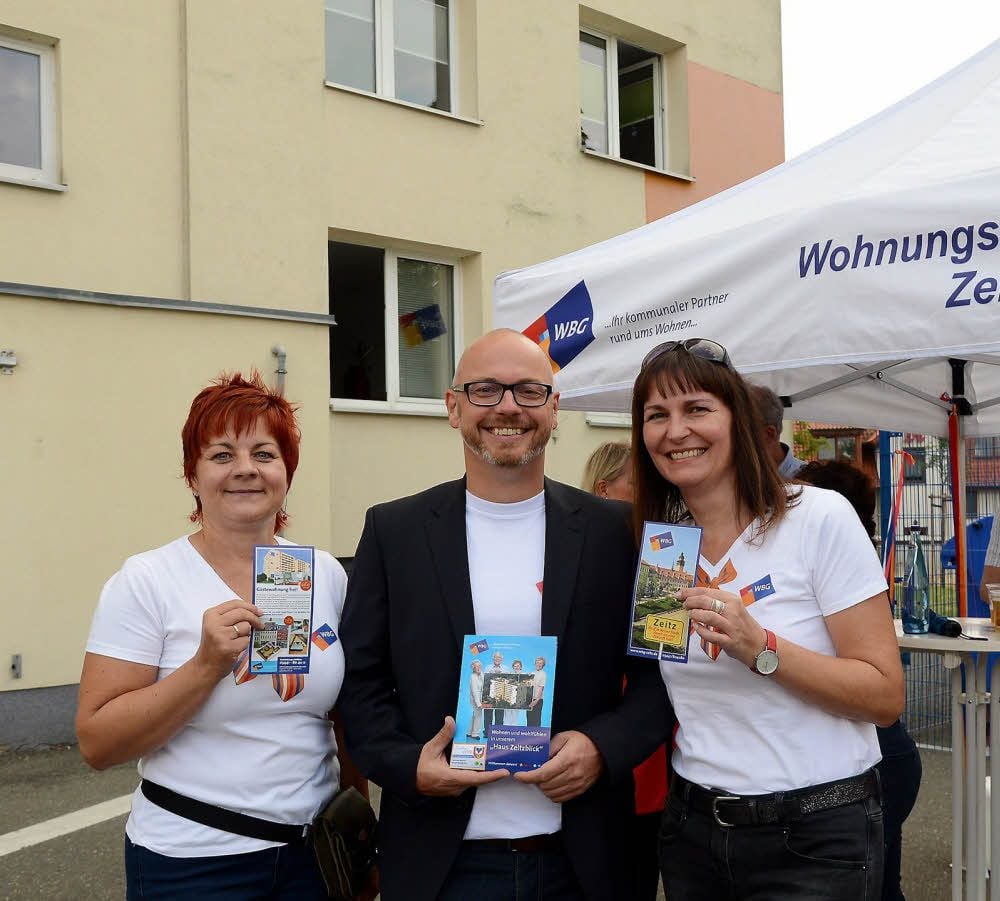 Grit Zippel, PR-Managerin, Prokurist Michael Große und Kathleen Friedrich, Assistenz der Geschäftsführung der WBG, machen beim Mieterfest Werbung für ihren kommunalen Vermieter.