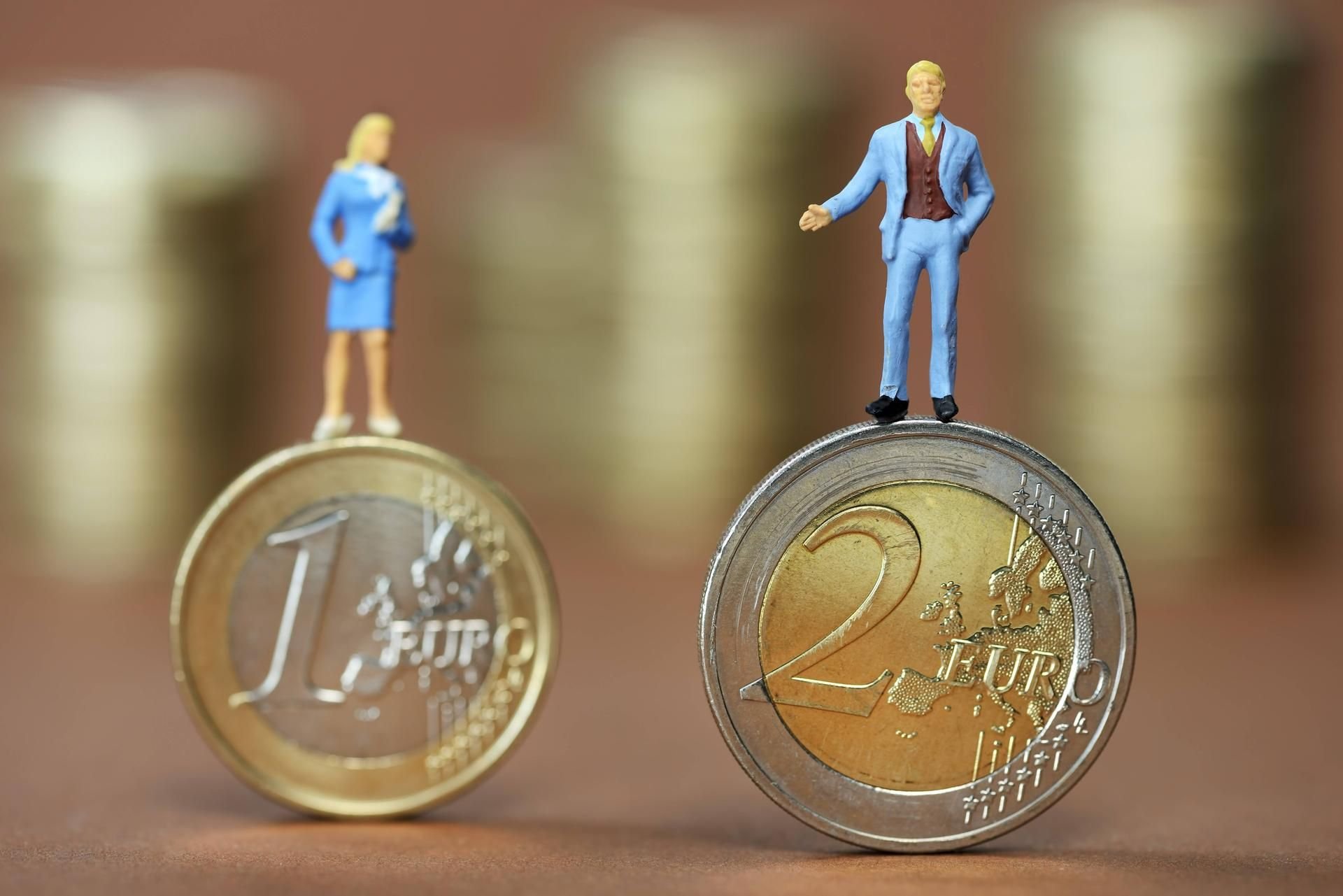 Verdient die Kollegen mehr oder weniger? Das können Mitarbeiter in mittelgroßen Unternehmen ab 2018 in Erfahrung bringen.