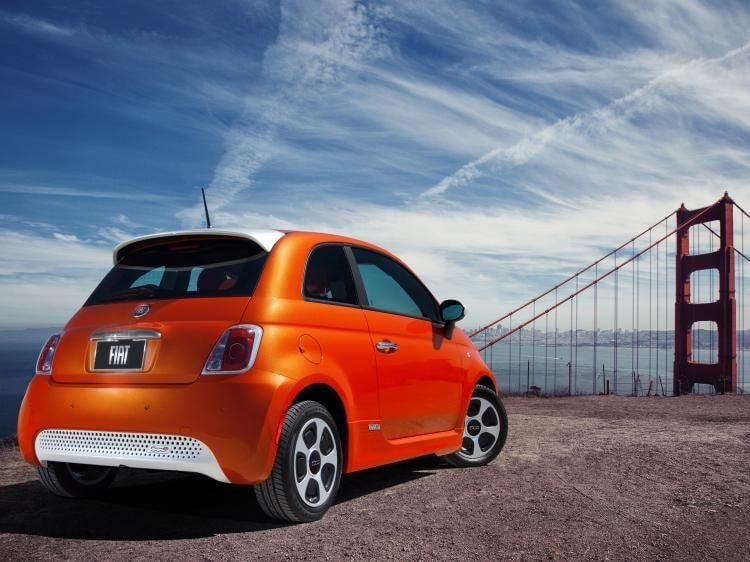 In Kalifornien verkauft sich der Fiat 500 als Elektro-Auto blendend. In Europa kommt der 500e vorerst nicht einmal auf dem Markt.