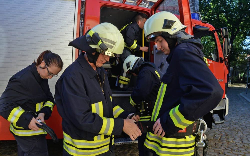 Die Ascherslebener Feuerwehrleute zeigen am Sonnabend auf der Herrenbreite was sie können.