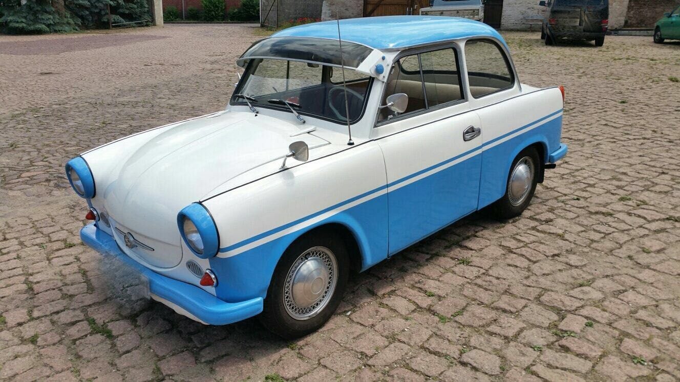 Udo Wachsmann aus Sandersdorf-Brehna OT Zscherndorf ist sehr stolz auf seinen Oldtimer-Trabant.