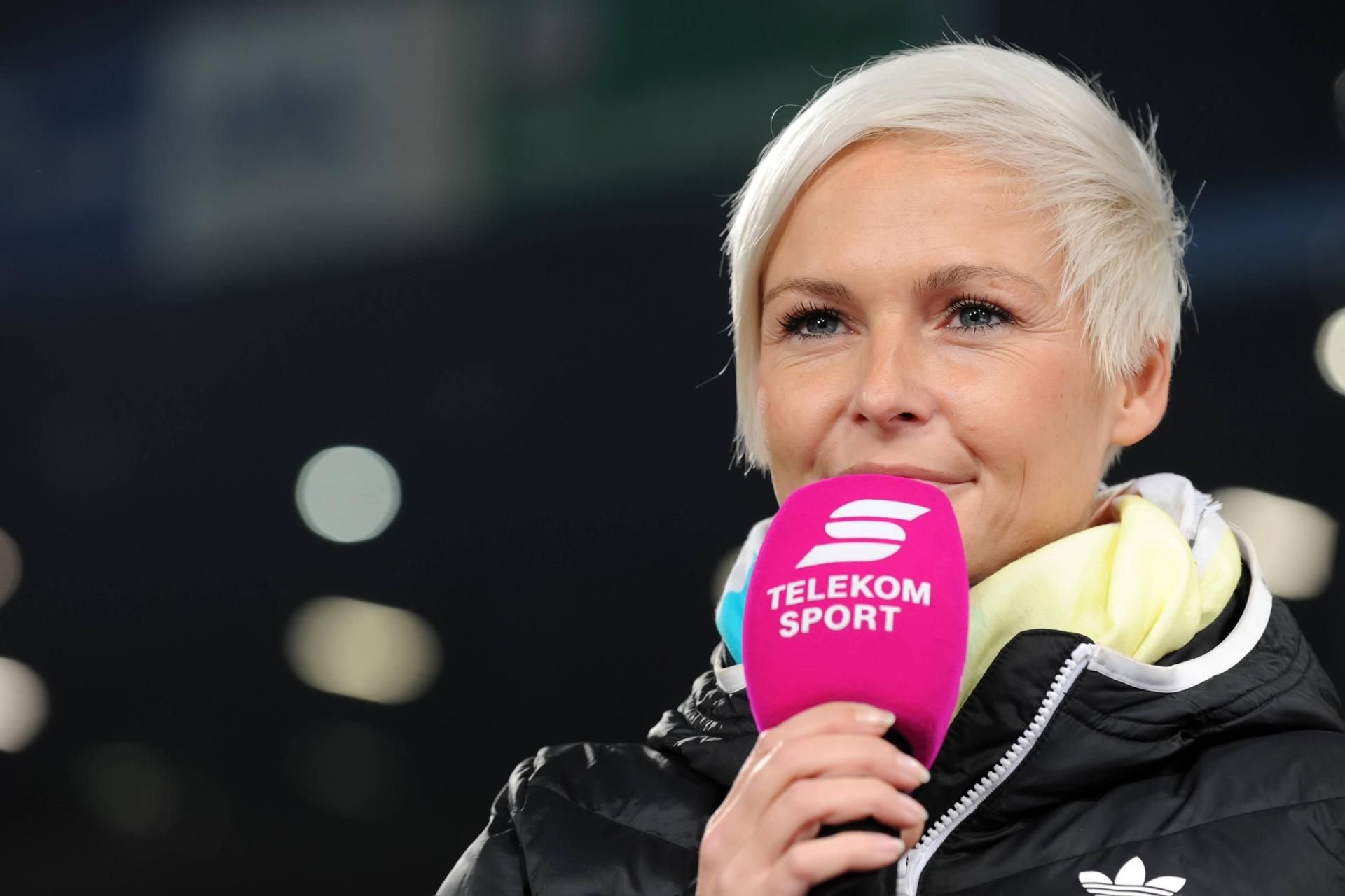 Sportmoderatorin Anett Sattler ist regelmäßig in den Drittliga-Stadien im Einsatz.