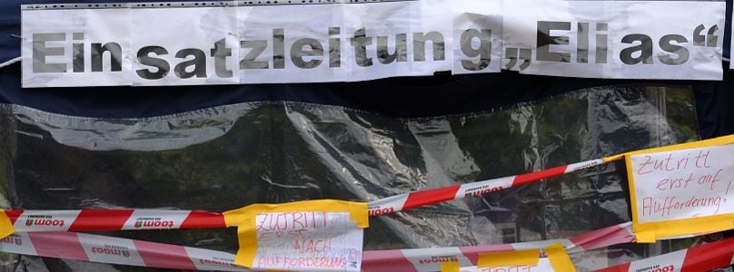 Ein Zelt der Freiwilligeninitiative zur Suche nach dem vermissten Elias im Wohngebiet am Schlaatz in Potsdam (Brandenburg).