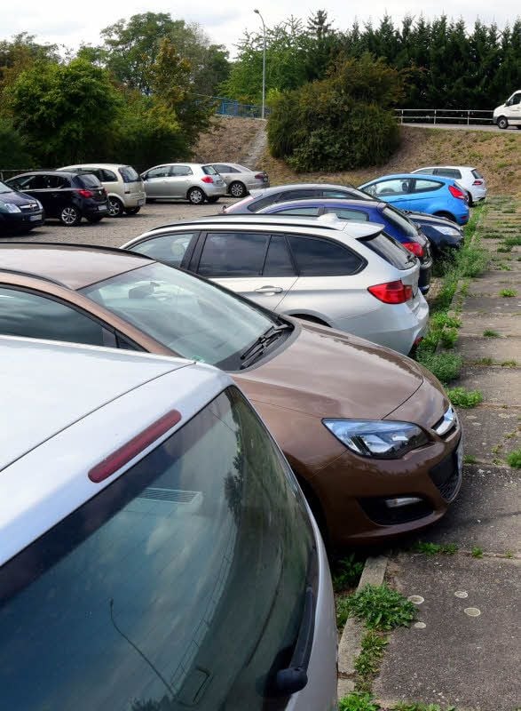 Auf dem Stellplatz an der Naumburger Straße sollen künftig Parkgebühren fällig werden.