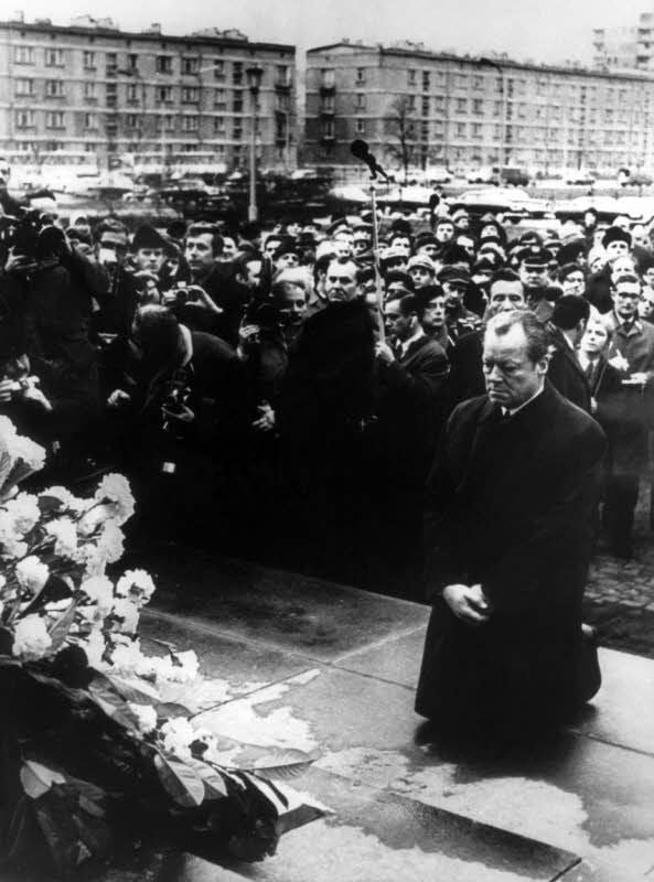 Warschau, 1970: Willy Brandts historischer Kniefall als Geste der Demut vor den Opfern der NS-Herrschaft