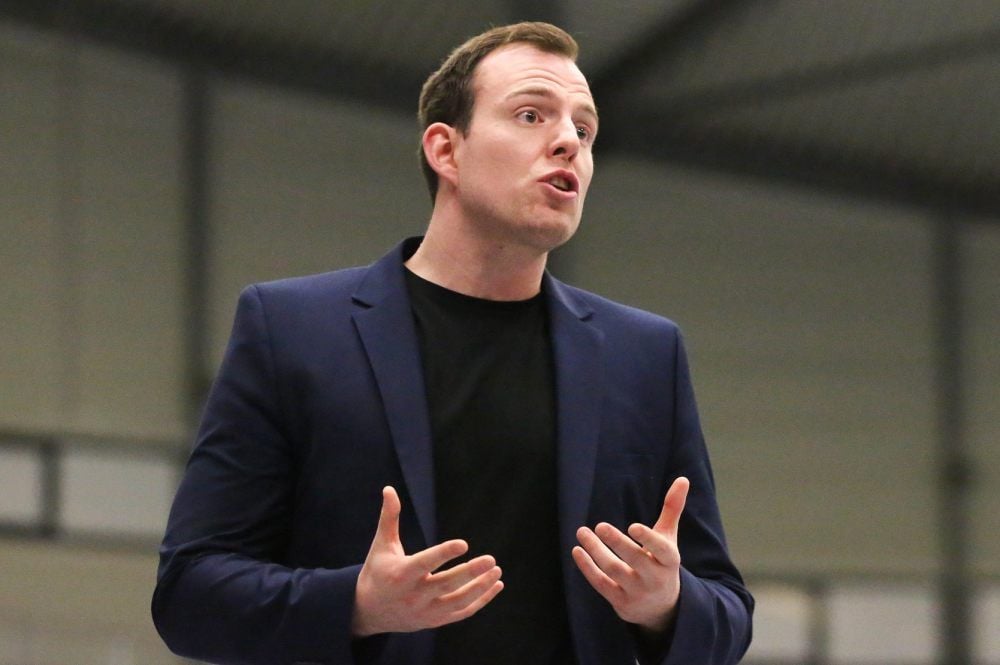 Christian Schäfer ist bei Ansprachen an die Aschersleben Tigers immer sehr emotional. Da geht es auch mal etwas lauter zu am Spielfeldrand.