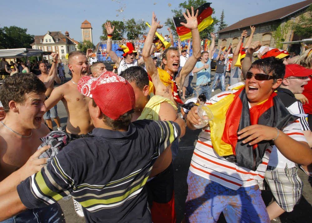 Da Public-Viewing als Event auf freien Plätzen wie dem Parkplatz der Stadtwerke zu teuer ist, wird muss in Säle wie den Quedlinburger Kaiserhof oder Hotels und Gaststätten ausgewichen werden.
