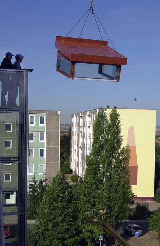In den 1990er Jahren und nach 2000 wurden viele Blöcke in Zeitz-Ost saniert (Foto) und erhielten dabei auch eine Wärmedämmung. Die besteht zum großen Teil aus Styropor, das als schwer entflammbar eingestuft war. Das ist nicht so, zeigen nun Tests und der verheerende Brand in London.