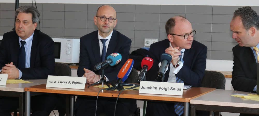 Im neuen Mifa-Werk haben die Sanierungsspezialisten zur Presse und der Belegschaft gesprochen.
