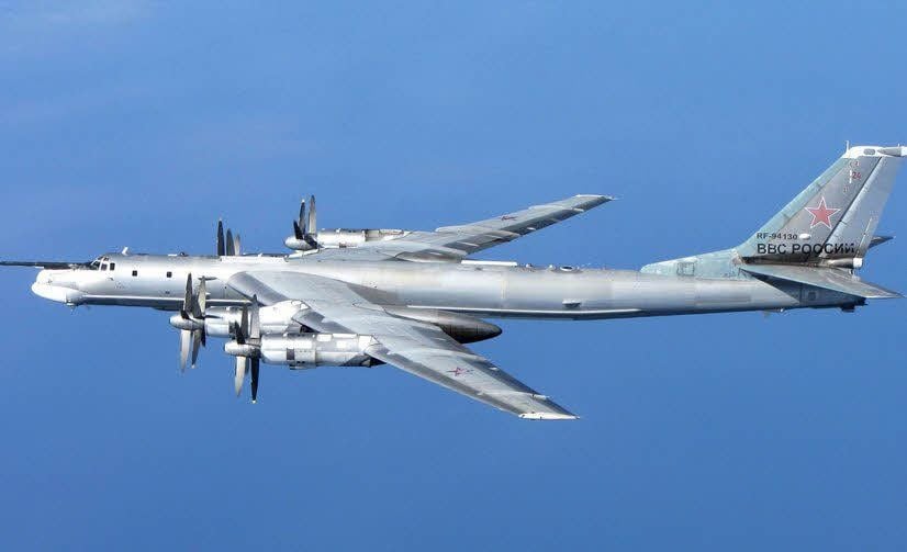 Eine russisches Frühwarnflugzeug des Typs TU-95 im Einsatz