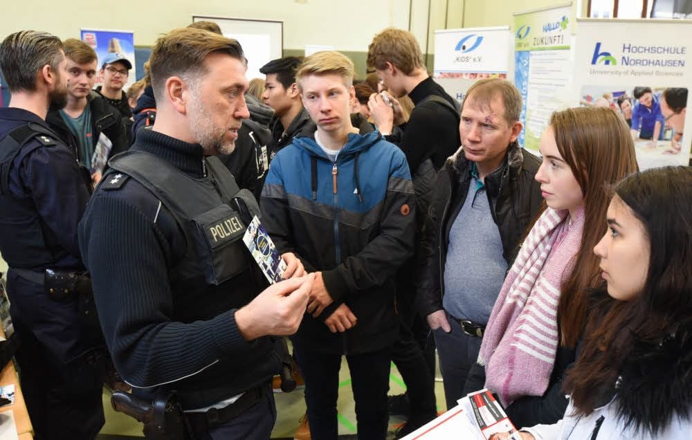 Berufsorientierungstag am Gymnasium Stephaneum. Auch die Bundespolizei präsentierte sich.