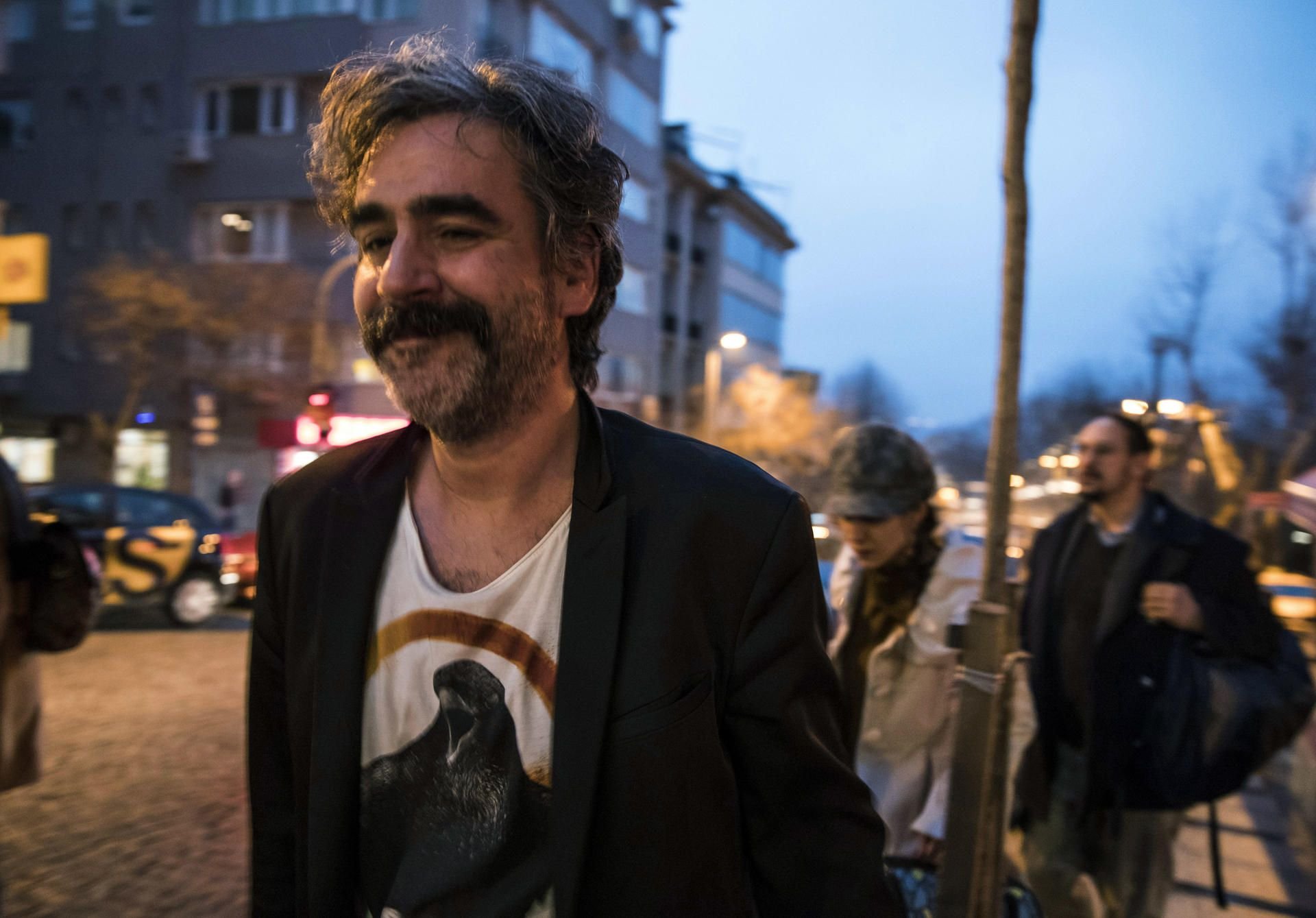 Deniz Yücel nach seiner Freilassung in Istanbul