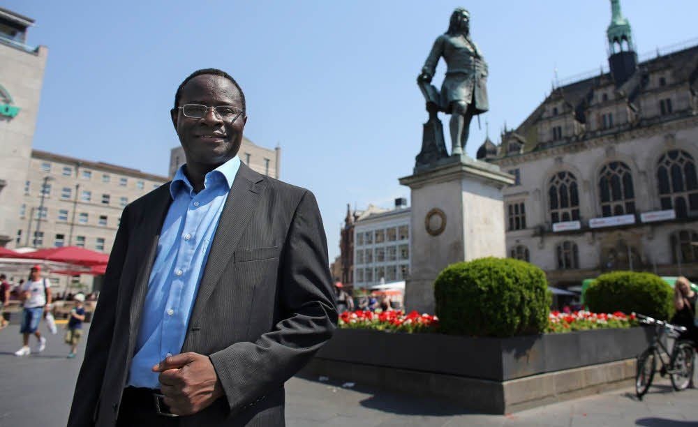 Seit er seine Kandidatur für den Bundestag verkündet hat, erlebt der Hallenser Karamba Diaby einen wahren Medienansturm - auf die Rolle des ersten Afrikaners im Bundestag aber möchte er nicht reduziert werden.